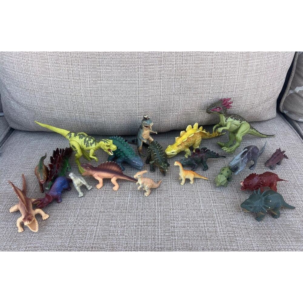 Lot Of 89 Plastic Toy Dinosaurs & Animals Various Brands And Sizes 2.5 Lbs